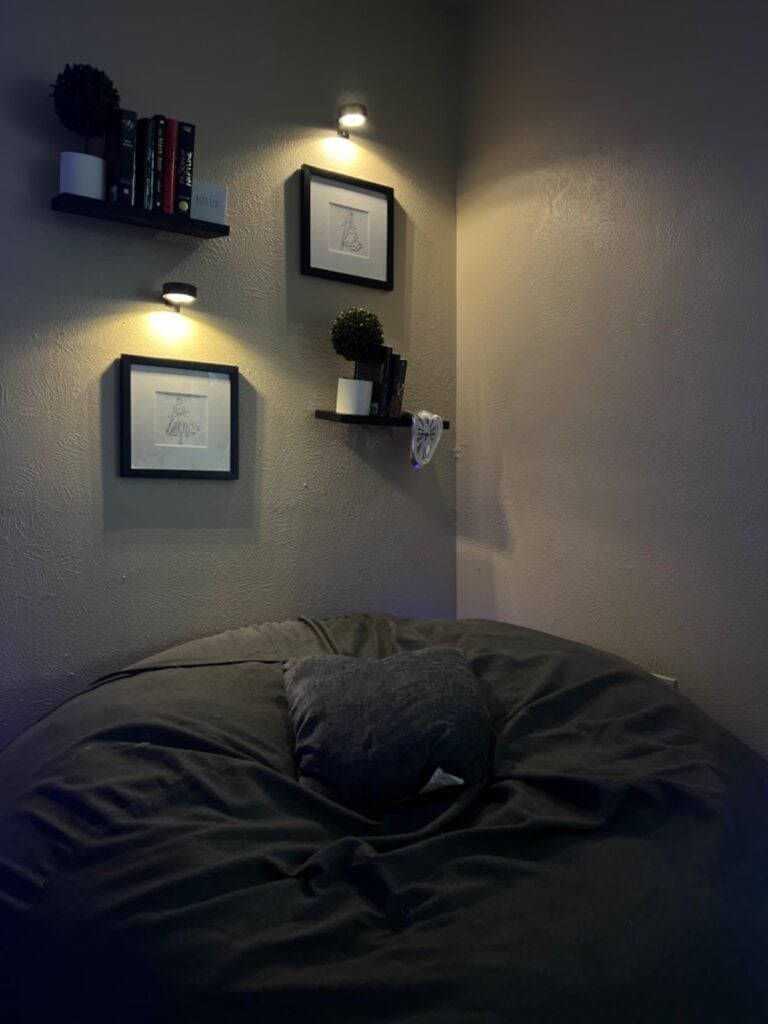 Magnetic battery operated lighting